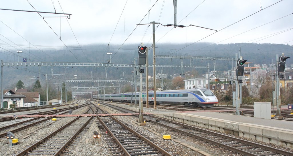 Der ETR 470 003 wird von der Unterhaltsanlage in Genf zum Ausgangspunkt seines Einsatzgebietes nach Zrich berfhrt. Biel/Bienne, 10.01.2013.