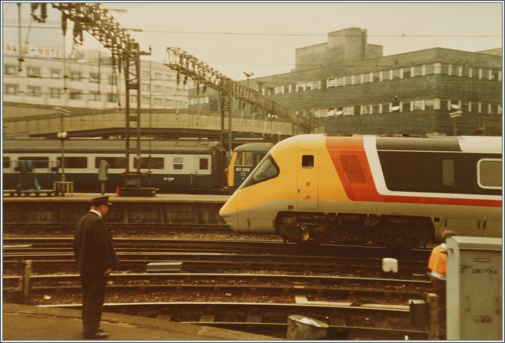 Der etwas andere Zug: BR APT (Class 370) 
London Euston, 16. Juni 1984