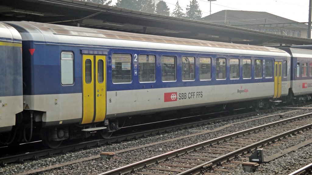 Der EW I B 183-6 mit der  Regionalps -Aufschrift ist am 09.04.10 in Solothurn in einer NPZ-Komposition eingereiht. Wahrscheinlich wird dieser S-Bahnwagen nie mehr ins Wallis zurckfinden.