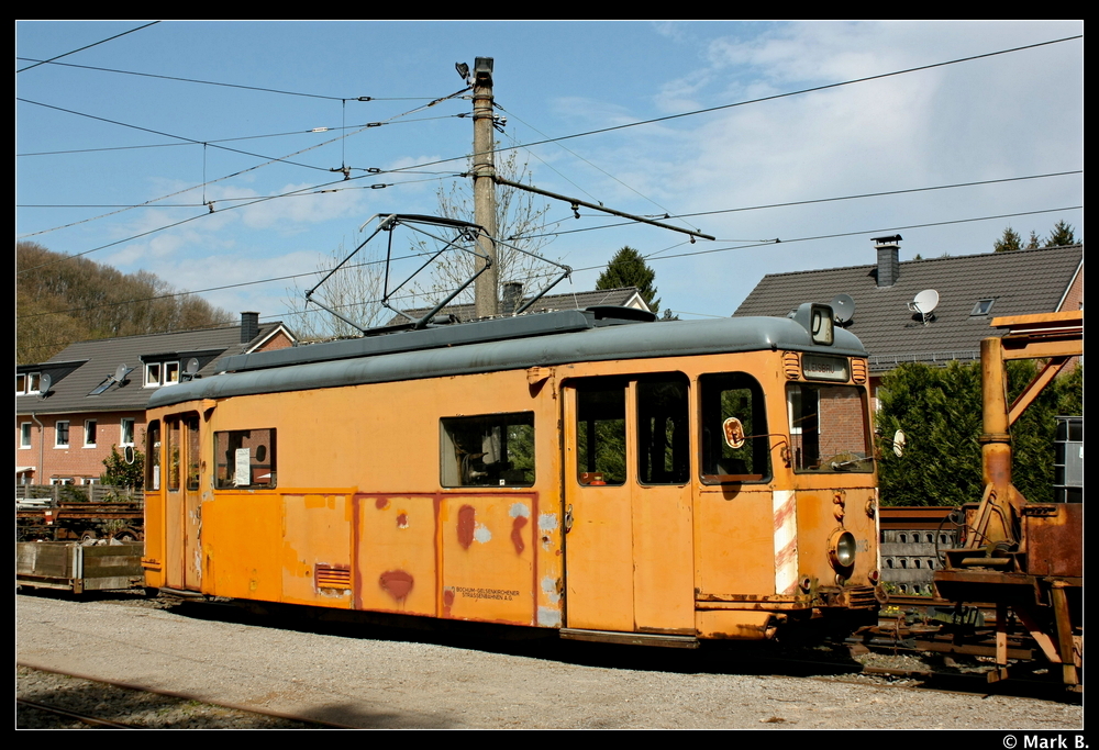 Der ex Bochumer 683 ist auf der BMB Strecke fr den Gleis und Vegetationsabbau zustndig. Der Wagen sieht zwar nicht mehr ganz so frisch aus soll aber technisch noch ok bzw. betriebsfhig sein. Aufgenommen am 25.04.10
