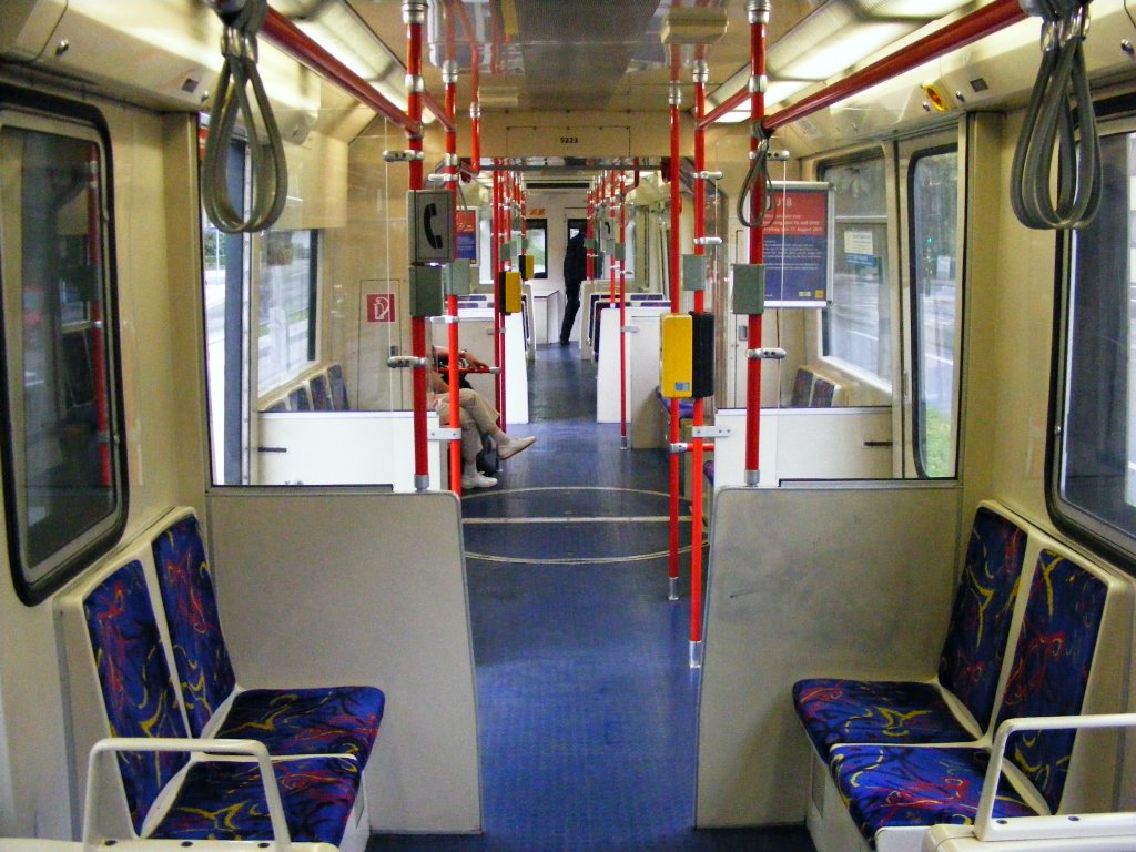 Der Fahrgastraum eines ex-Londoner Docklands-Stadtbahnwagens in Essen Margarethenhhe am 22. August 2010.