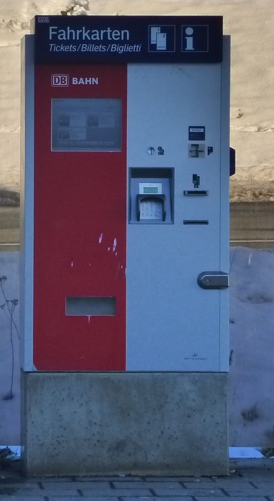 Der Fahrkartenautomat in Schwarzenbach an der Saale, fotografiert am 05.03.13.