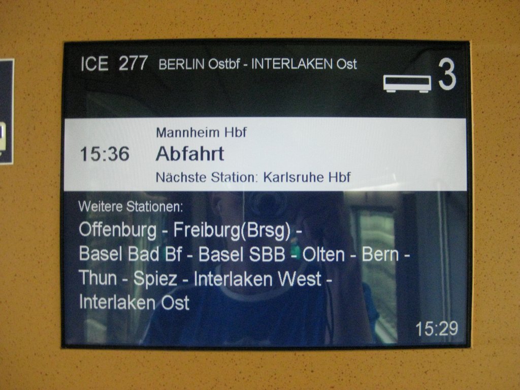 Der Fahrtinformationsbildschirm in Wagen 3 des ICE 277 Berlin Ostbf - Interlaken Ost am 03.06.2010 7 Minuten vor der Abfahrt im Hbf von Mannheim. ICE 277 wird nach ca. 22 Minuten Fahrzeit den nchsten Halt Karlsruhe Hbf erreichen. Die Abfahrtszeit verzgerte sich allerdings um 5 Minuten wegen eines Anschlusszuges. Auf dem Fahrtinformationsbildschirm werden verschiedene Informationen angezeigt. Unter anderem: Nchster Halt, Aktuelle Geschwindigkeit, Anschlusszge am nchsten Halt und vieles mehr. 