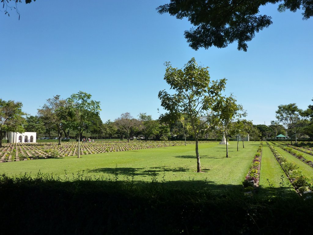 Der Friedhof fr die Opfer des Eisenbahnbaus zwischen Thailand und Myanmar im zweiten Weltkrieg am 12.01.2013 in Kanchanaburi.