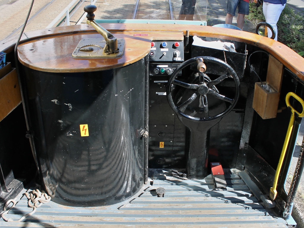 Der F�hrerstand des  Blauen Enzian . Krefeld, 9.9.2012