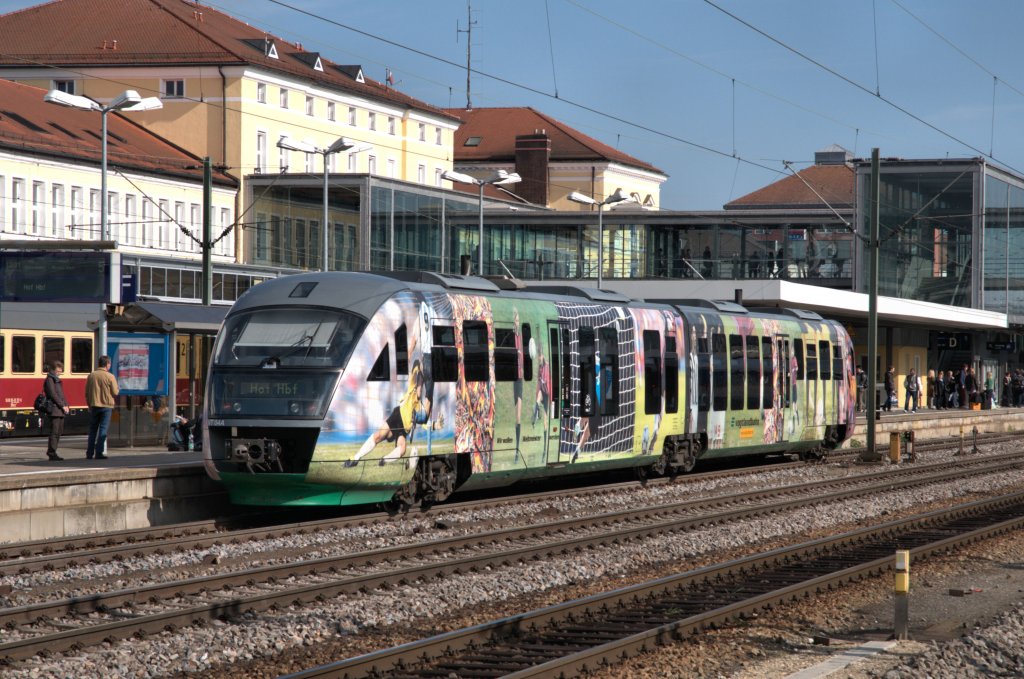 Der Fuball-Vt 642 304 am 14.10.12 im Regensburger Hbf