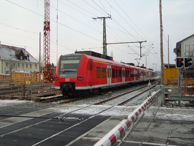Der gleiche BR 425 der S-Bahn Rhein/Neckar in Meckesheim bei der Einfahrt. 