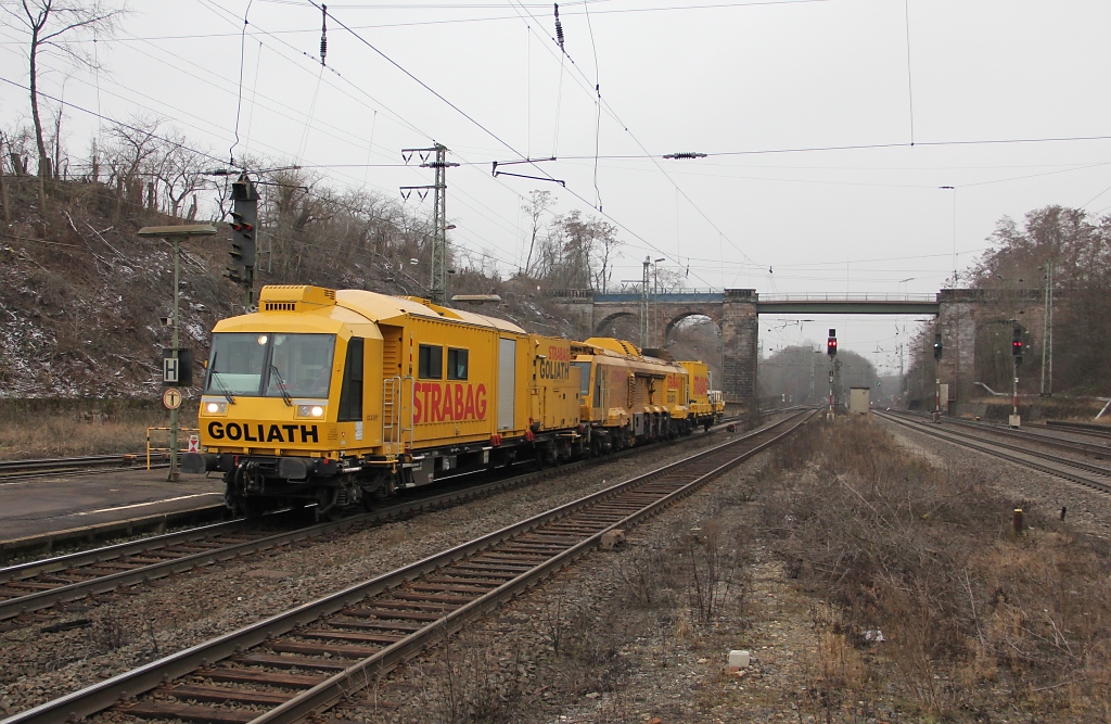 Der  Goliath  von Strabag befand sich am 28.01.2012 in Fahrtrichtung Norden. Aufgenommen in Eichenberg.