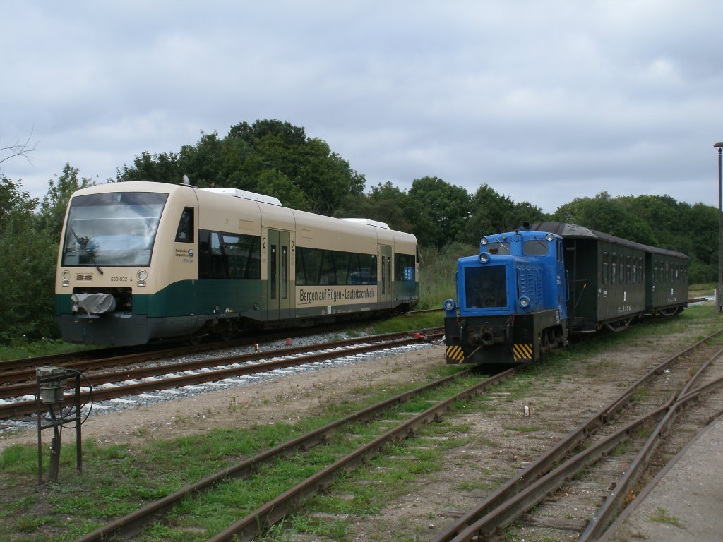 Der  Groe  PRESS VT650 032 traf,am 04.September 2012,in Putbus die  Kleine  199 008.