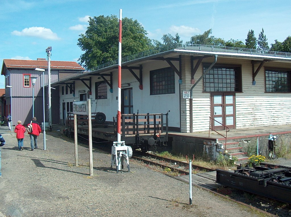 Der Gterschuppen im Bf Benneckenstein am 11.08.2008.