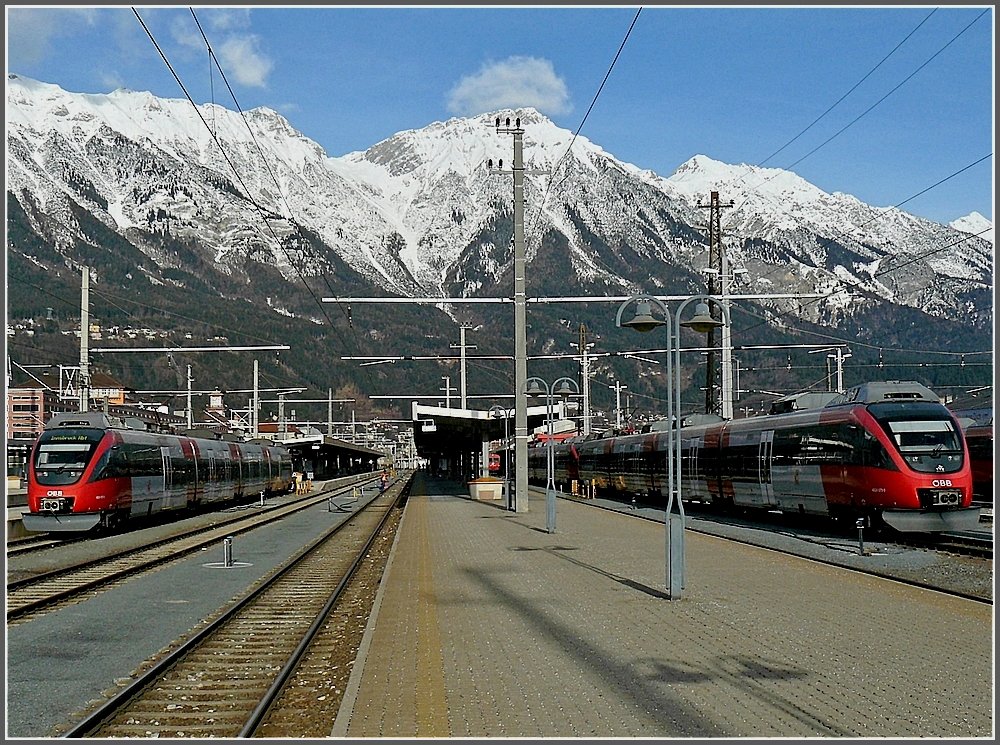 Der Hauptbahnhof von Innsbruck vor der wunderschnen Kulisse der Nordkette fotografiert am 22.12.09. (Hans)