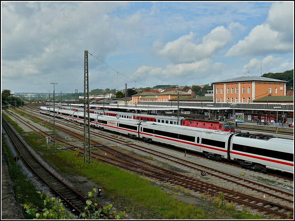 Der Hauptbahnhof von Passau von der Fußgängerbrücke aus gesehen am 17.