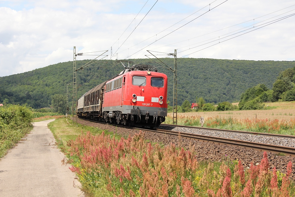 Der  Henkel-Zug  wurde am 10.07.2012, weil wir da waren, natrlich nicht von der E94 bespannt, sondern von 139 287-7. Hier auf der Fahrt Richtung Sden. Aufgenommen bei Harrbach.