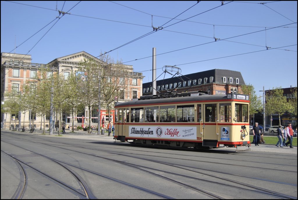 Der historischer Triebwagen der Bremer Stra�enbahn, steht am Pfingstsontag bei sch�nen Wetter am Hauptbahnhof.