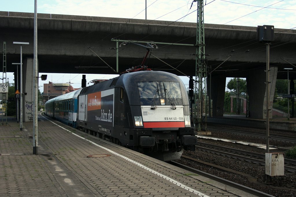 Der  HKX  bei der Ausfahrt aus Hamburg - Harburg am 09.08.2012 in Richtung Kln