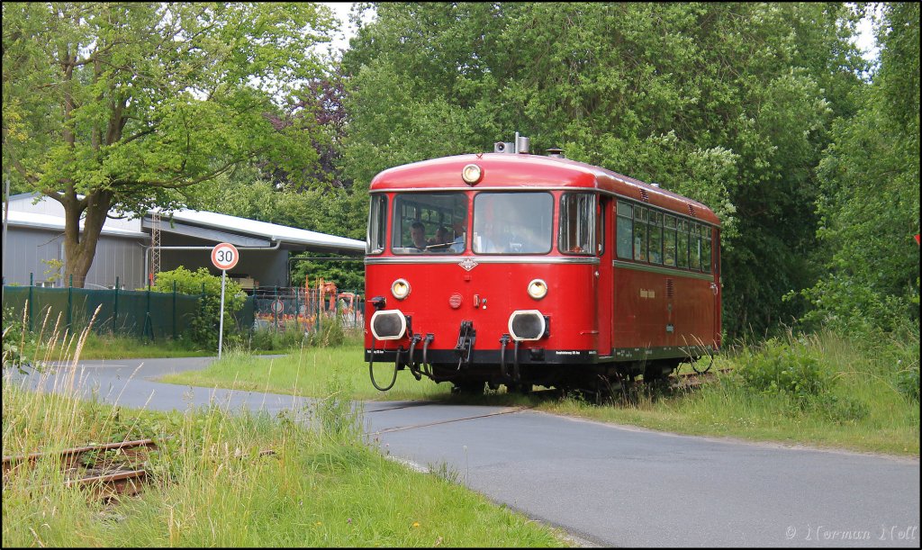 Der Hmmlinger Schienenbus beim WadJ, als Pendelverkehr zwischen Wilhelmshaven und Sande. 01/07/2012 