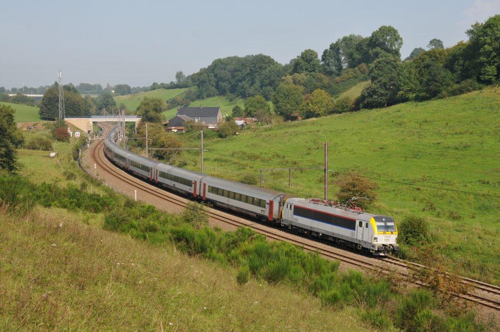 Der IC A 539 Eupen - Oostende wird seit kurzem planmig mit den neuen Siemens EuroSprintern bespannt. Hier 1808 auf der kurvenreichen Strecke zwischen Welkenraedt und Dolhain. Aufgenommen am 23/08/2011.
