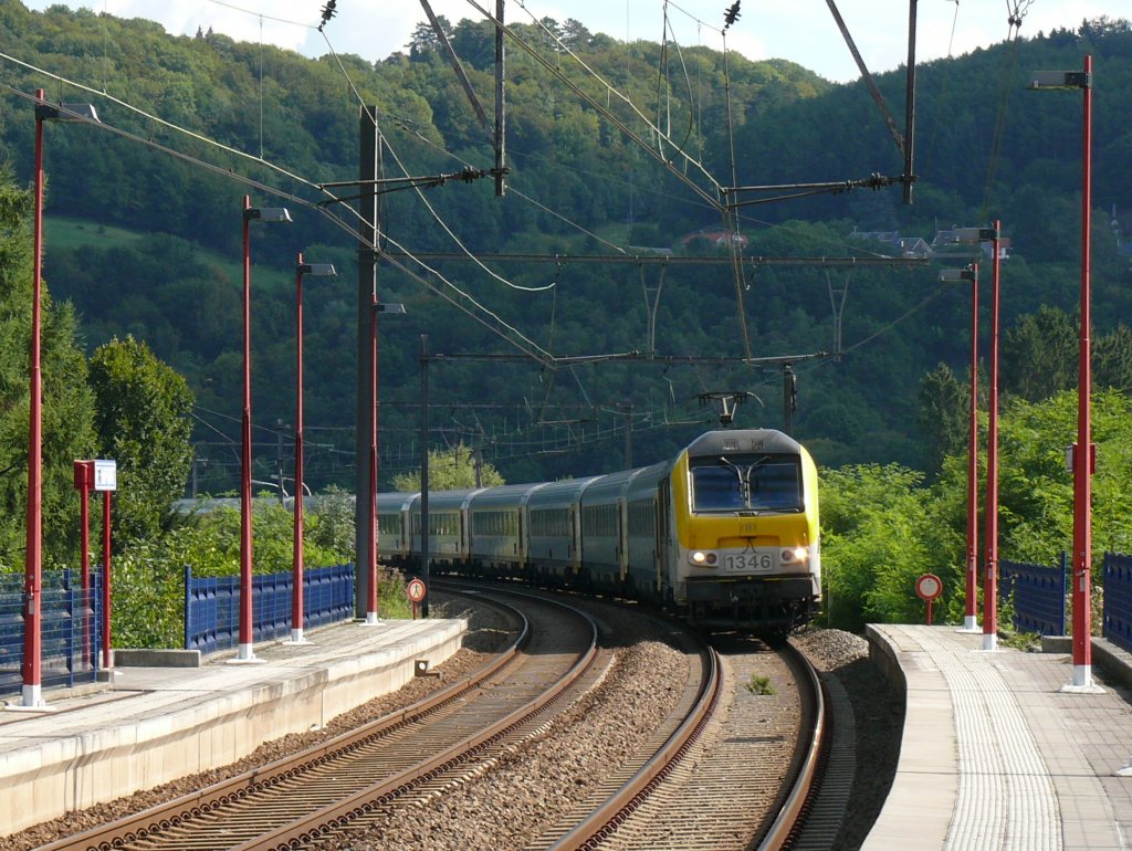 Der IC A Eupen - Oostende rast durch die Haltstelle Fraipont im Wesertal. Aufgenommen am 18/09/2010.