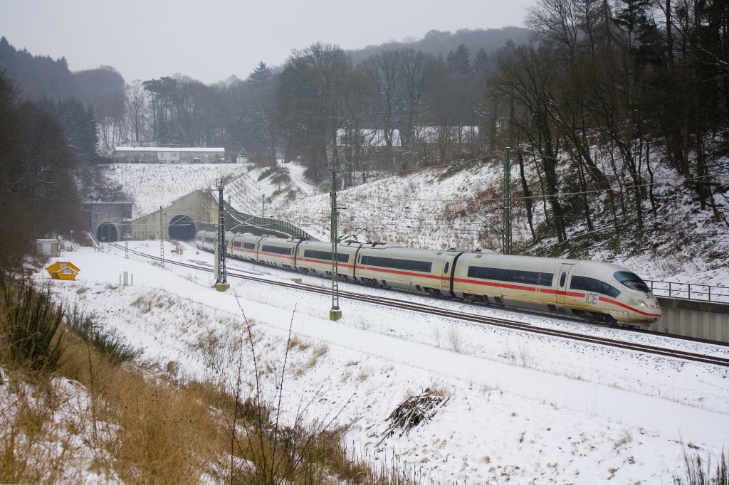 Der ICE 406 004 (4604) am 21.01.2013 am Aachener Buschtunnel.