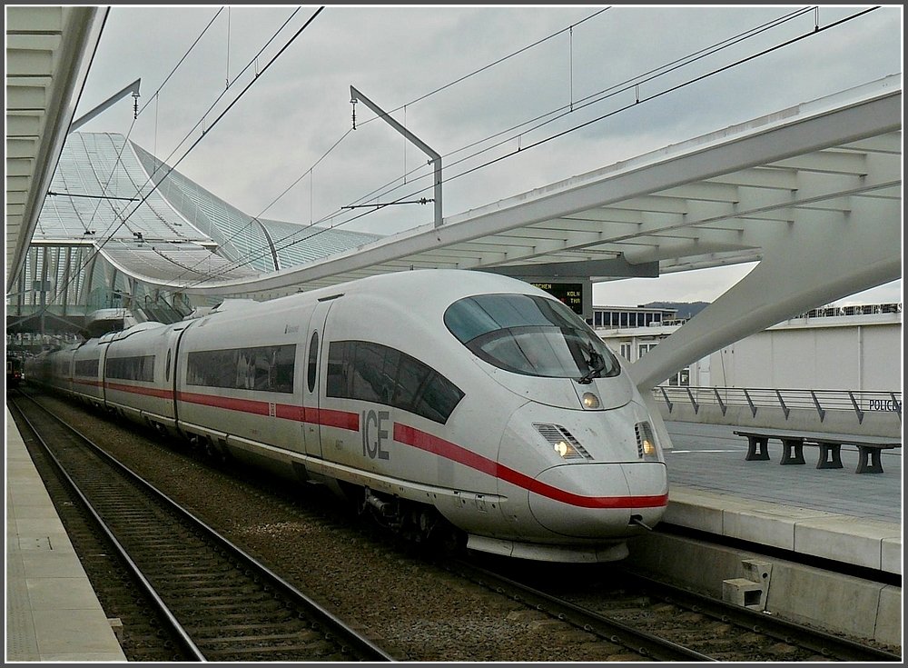 Der ICE 406 4607  Hannover  verl�sst am 28.03.10 den Bahnhof Li�ge Guillemins in Richtung Frankfurt/Main. (Hans)