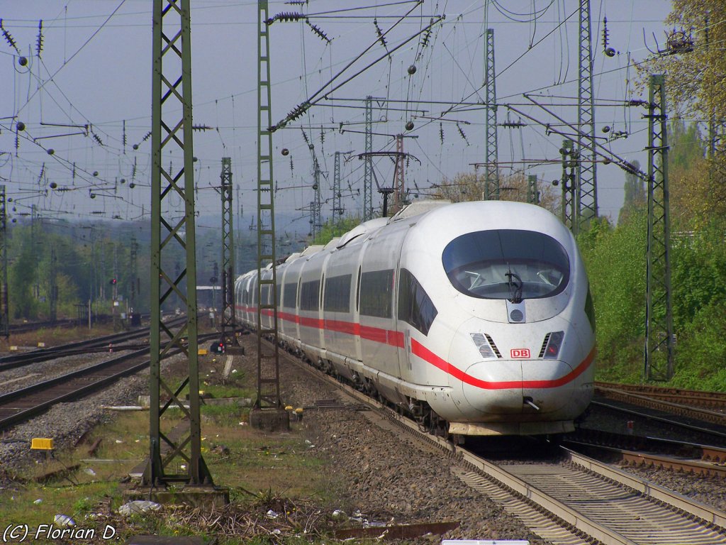 Der ICE 513 aus einer Doppeltraktion 403 bestehend verlsst am 27.04.2010 Bochum Hbf in Richtung Essen um seinem Ziel Mnchen Hbf entgegen zur streben.