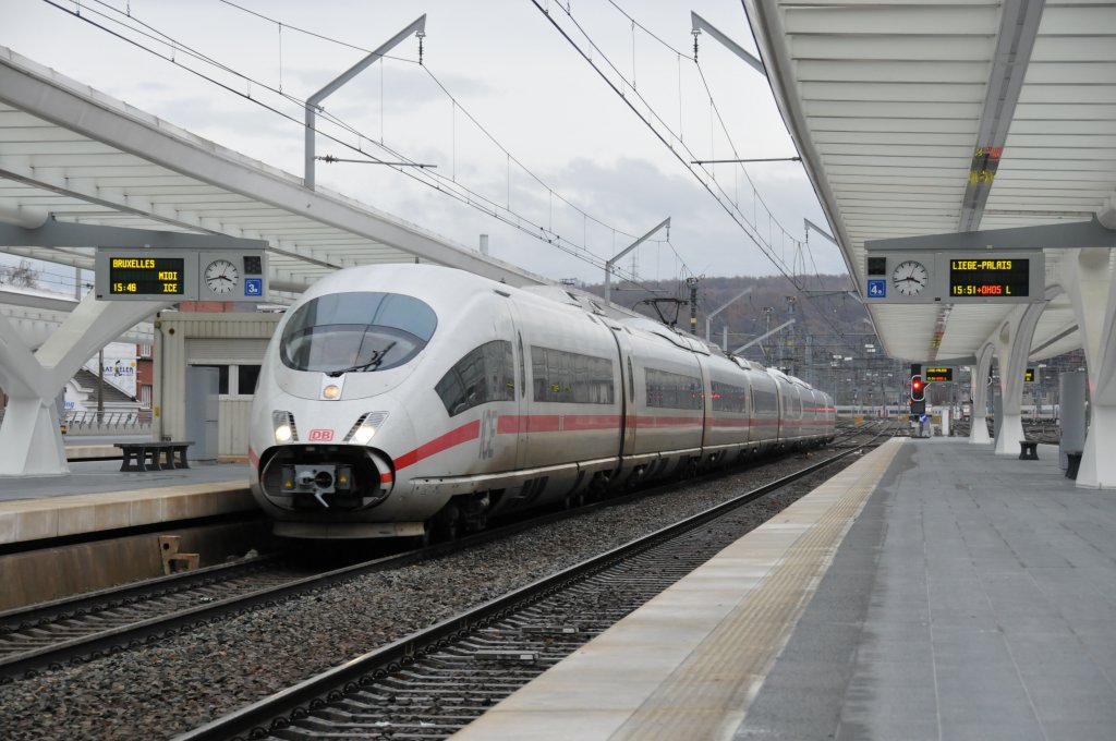 Der ICE Frankfurt - Bruxelles-Midi fhrt fast pnktlich auf Gleis 3 in Lige-Guillemins ein.Aufgenommen am 14/11/2010.