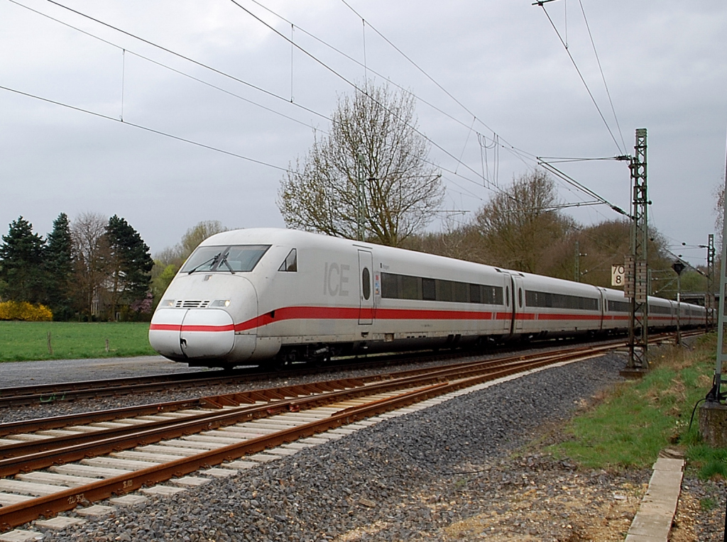 Der ICE Hagen 402 019-4 kurze Zeit nach seinem Start in Mnchengladbach im Bahnhof Kleinenbroich an der KBS 485 am 3.4.2011 abgelichtet.