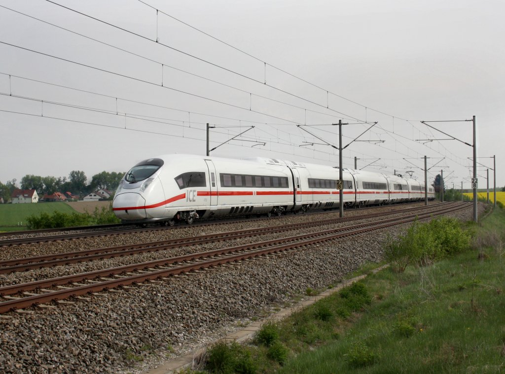 Der ICE Velaro am 28.04.2011 unterwegs bei Hebertshausen.