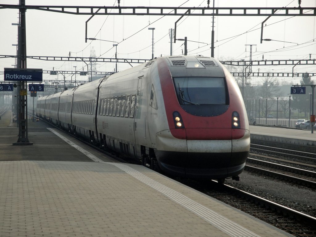 Der ICN RABDe 500 023-7  Charles Ferdinand Ramuz  durchfhrt am 09.04.10 Rotkreuz.