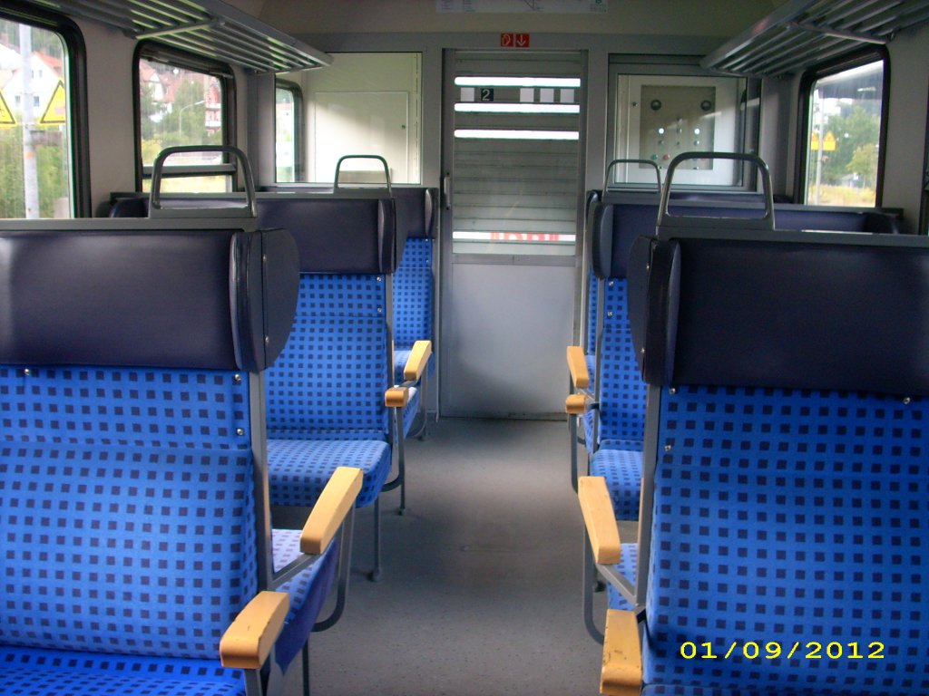 Der Innenraum von einem n-Wagen der modernsten Baureihe. (01.09.12, Kronach)
