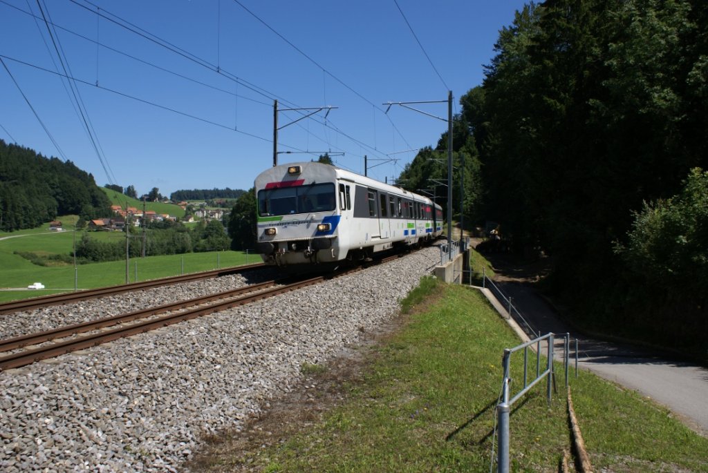 Der IR 2418 verlsst am 31.7.10 Degersheim in Richtung Wattwil.