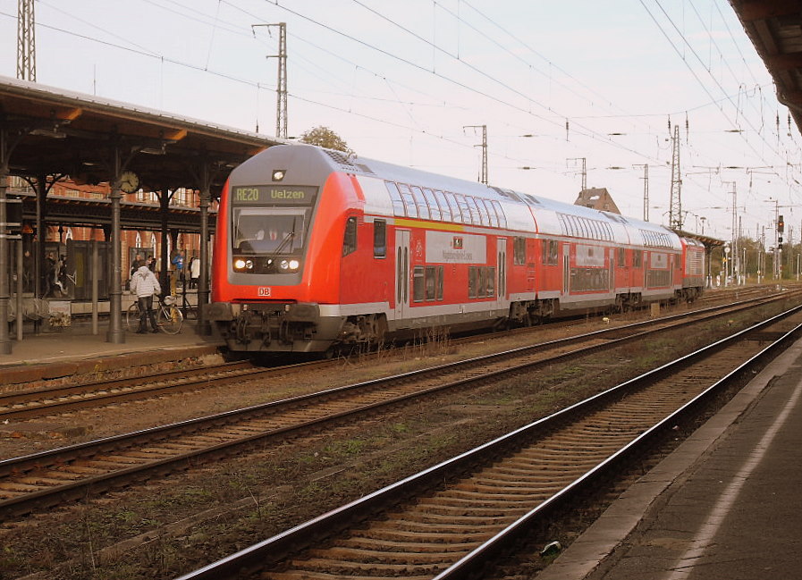 Der IRE Zug der normaler Weise Magdeburg-Berlin f�hrt,fuhr heute den RE 20 Halle-Uelzen am 09.10.2011 in Stendal.