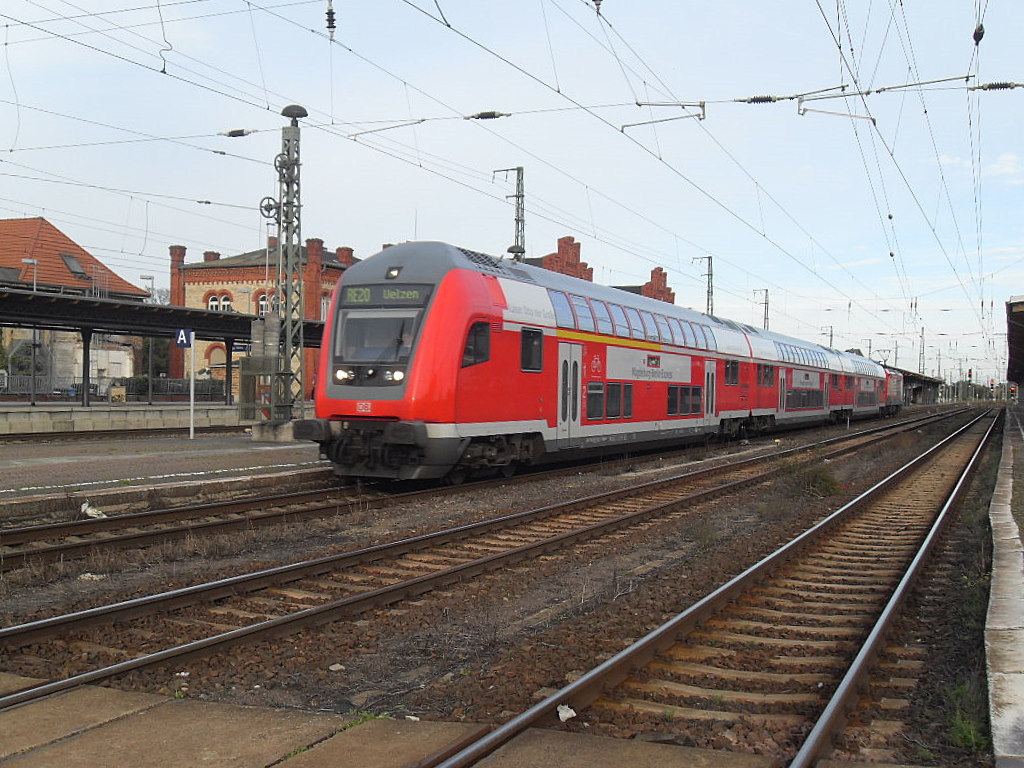 Der IRE Zug der normaler Weise Magdeburg-Berlin fhrt,fuhr heute den RE 20 Halle-Uelzen am 09.10.2011 in Stendal.