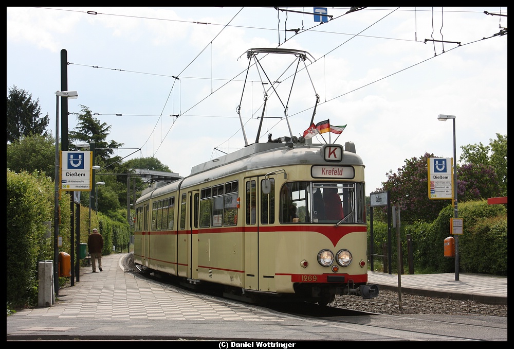 Der K-Wagen 1269 steht am 16.05.2010 auf seiner wohl letzten Fahrt nach Krefeld in Dieem zur Abfahrt bereit.