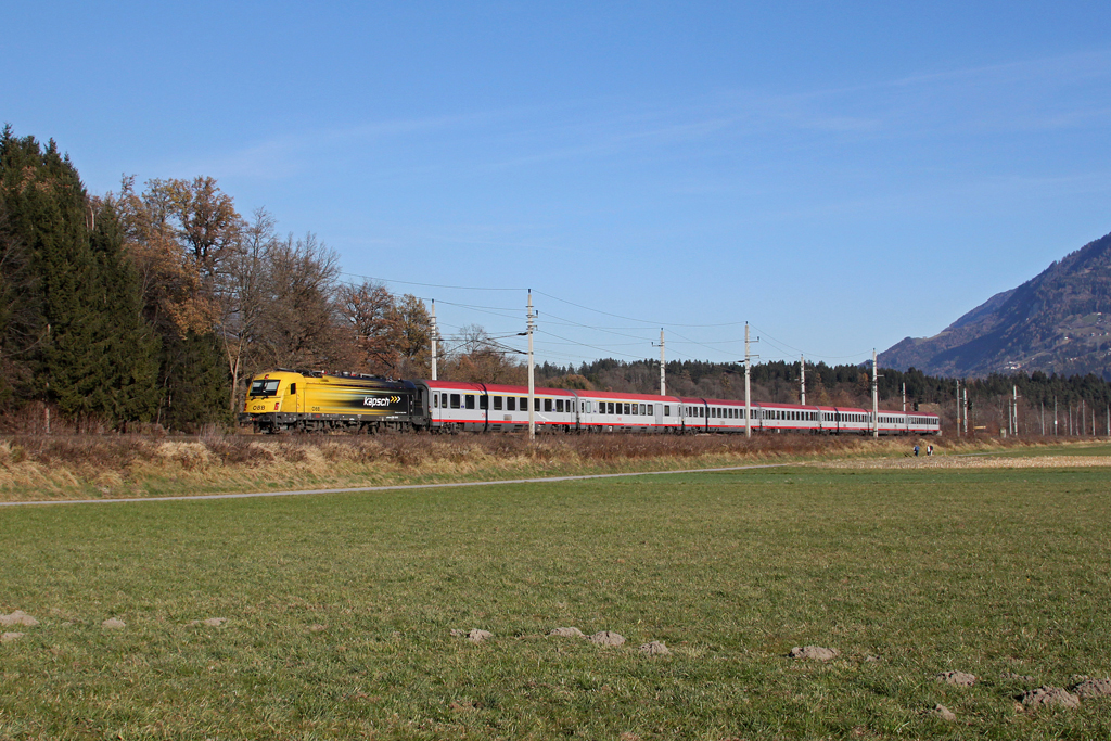 Der Kapsch Taurus 1216 210 mit OIC 542 am 19.11.2011 bei Terfens im Inntal.