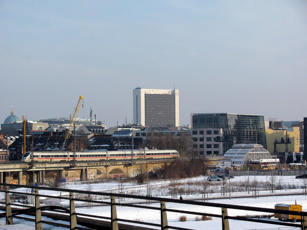Der kleine einzelne ICE-TD bei der Ausfahrt Richtung Berlin Ostbahnhof am 05.02.