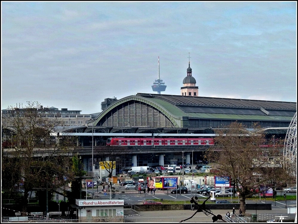 Der Klner Hauptbahnhof von der Hohenzollernbrcke aus gesehen am Morgen des 20.11.2010. (Jeanny) 