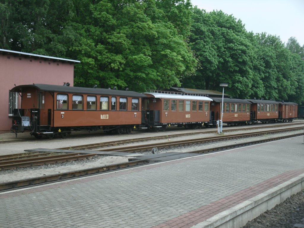 Der komplette Traditionszug abgestellt,am 20.Mai 2013,in Putbus.