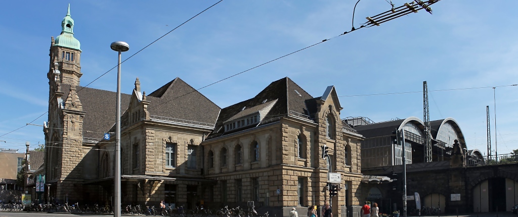 Der Krefelder Hauptbahnhof (aus zwei Bildern zusammengesetzt) am 9.9.2012