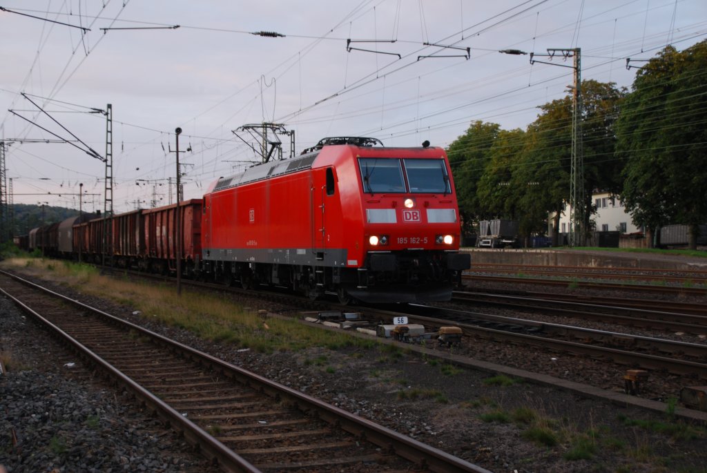 Der letzte Lichtblick am 30.07.2012: 185 162-5 kam mit einem gemischten G�terzug aus �stlicher Richtung mit Ziel Umschlagbahnhof Hamm gefahren. Hier im Bahnhof Bielefeld-Brackwede. 