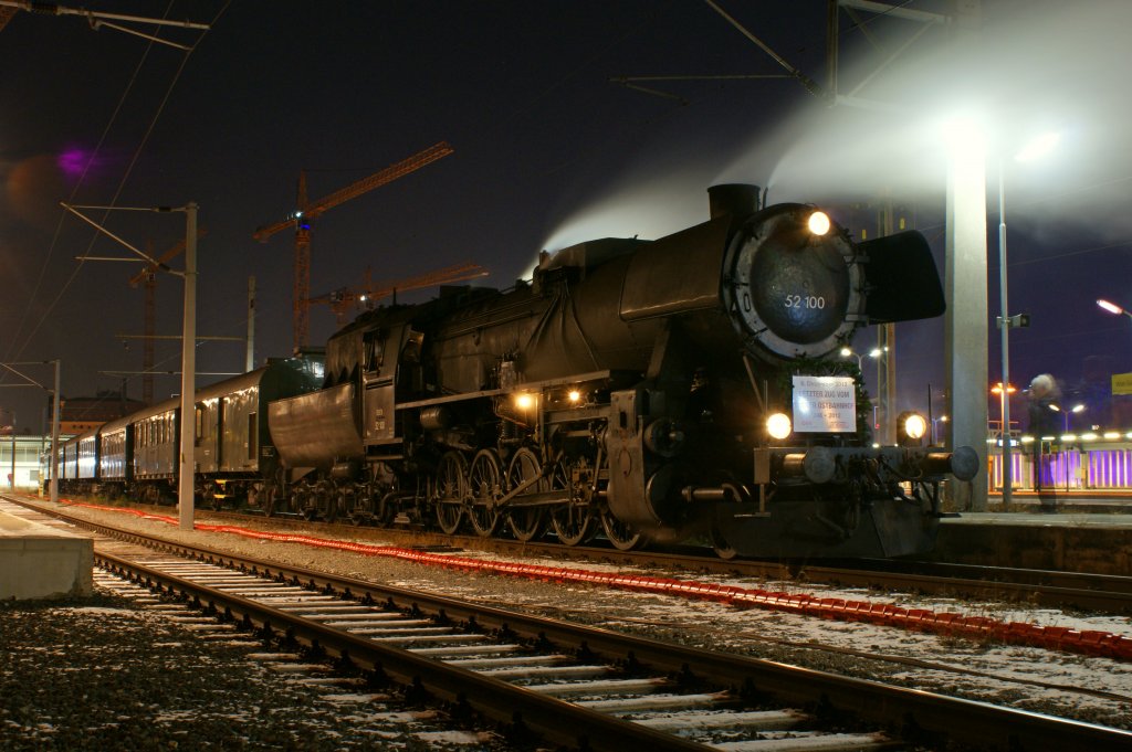 Der letzte Planzug von Wien Sdbahnhof (Ost) nach Bruck a.d. Leitha wurde am 8.12.2012 als Dampfsonderzug gefhrt. Anbei auch der erste planmige Dampfpersonenzug seit 31.12.1976. 
