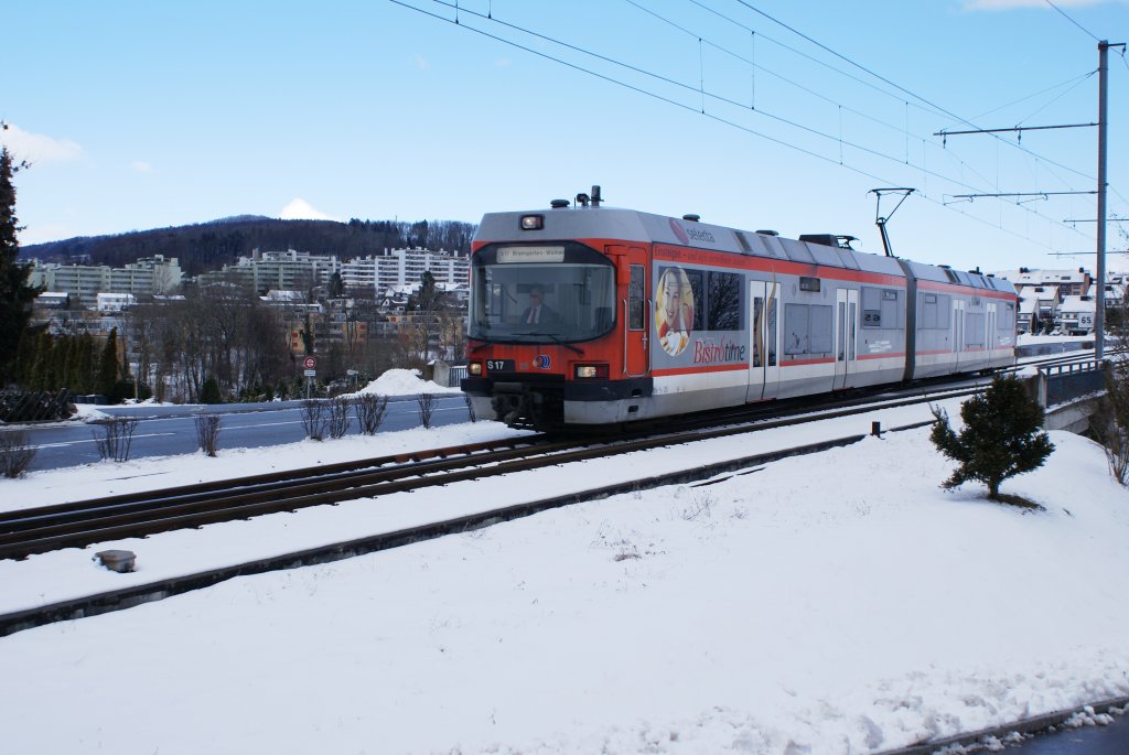 Der letzte Zug, den ich am 30.1.10 abgelichtet habe, wurde mit dem Be 4/8 25 gefhrt. Das Bild entstand in der Nhe der Station Zufikon Belvdre.