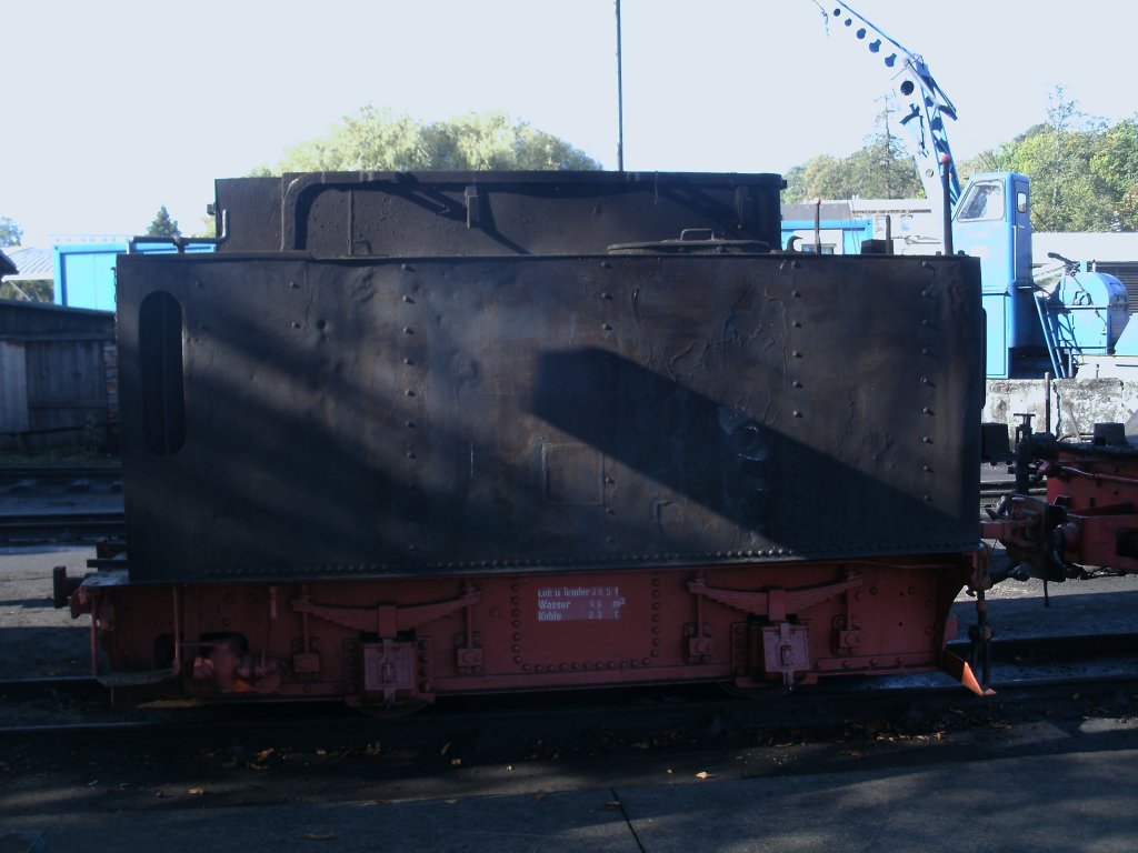 Der Loktender von 99 4652,am 16.Oktober 2011,abgekuppelt von der Lok,in Putbus.Die Lok selber steht auseinandergebaut in Putbus und soll eine neue Auffrischung bekommen um wieder im Traditionsbereich zusehen sein.