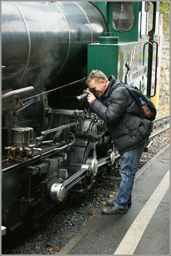 Der Lupeninspektor bei der Arbeit...
Brienz, den 29.09.2012