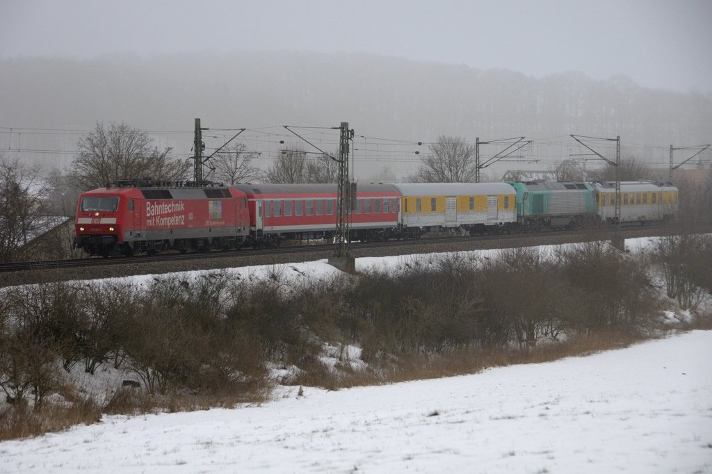 Der Messzug mit eingestellter Vossloh EURO 4000 Typ II auf seiner 5. Versuchsfahrt von Geislingen nach Westerstetten kurz vor dem Wendebahnhof. (24.01.2010)