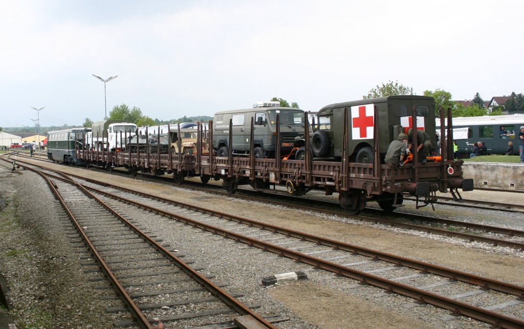 Der Militrsonderzug angefhrt von der BR 2050 in Ernstbrunn 1.5.2011