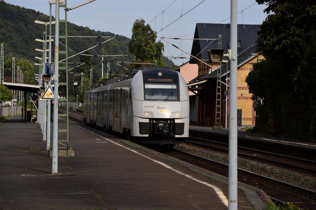 Der Mittelrheinbahntriebwagen 460 503-8 verlsst den Bahnhof Bad Breisig in Richtung Koblenz am Freitag den 21.9.2012
