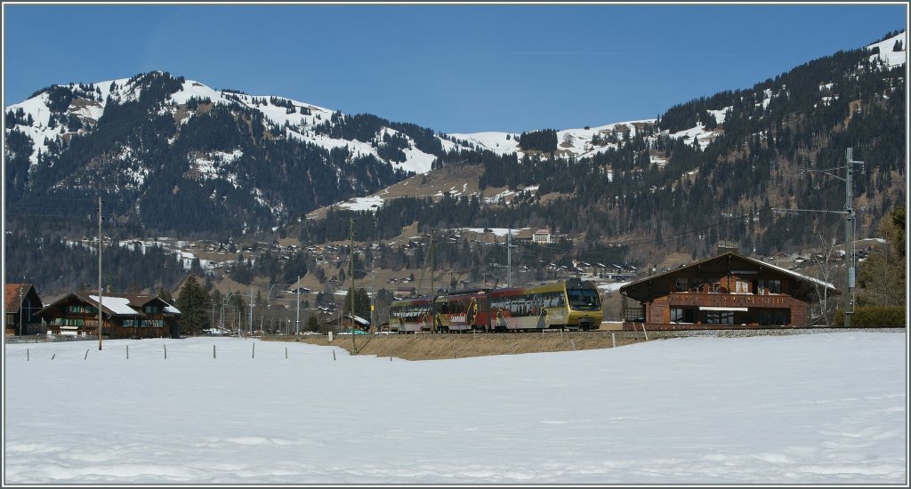 Der MOB Regionalzug 2418 Saanen - Zweisimmen kurz vor Gstaad.
13. Mrz 2012