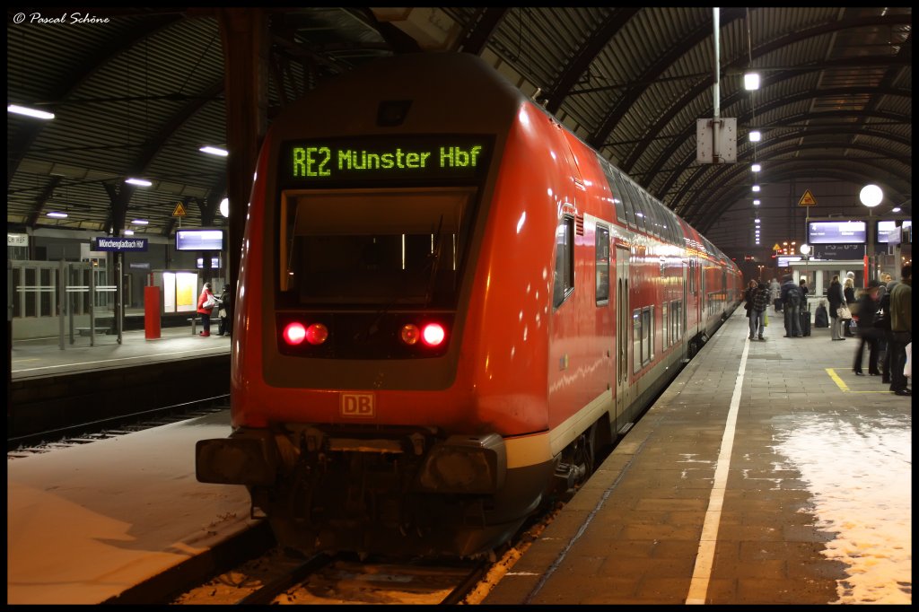 Der in Mnchengladbach geendete RE2 von Mnster mit einer 146 0 als Schub bzw. Zuglok.
Aufnahmedatum: 05.01.10
Aufnahmezeit:  17:46