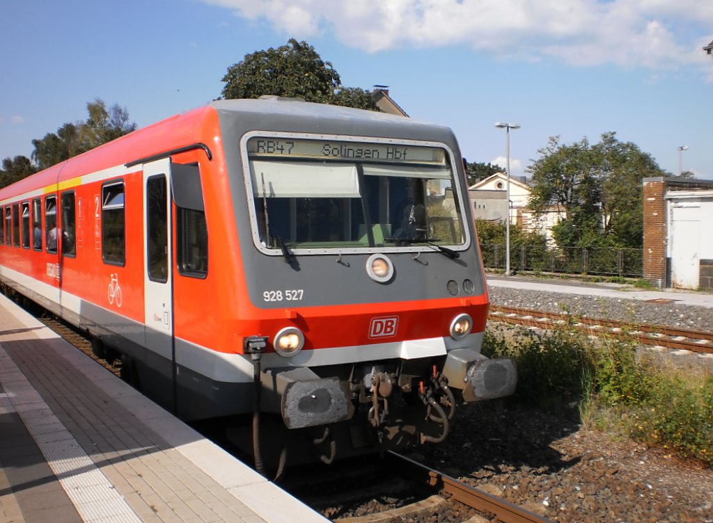 Der M�ngstener am 18. August 2011 in Remscheid-Lennep. Diese Regionalbahnlinie (RB47) bef�hrt die h�chste Eisenbahnbr�cke Deutschlands -> M�ngstener Br�cke
